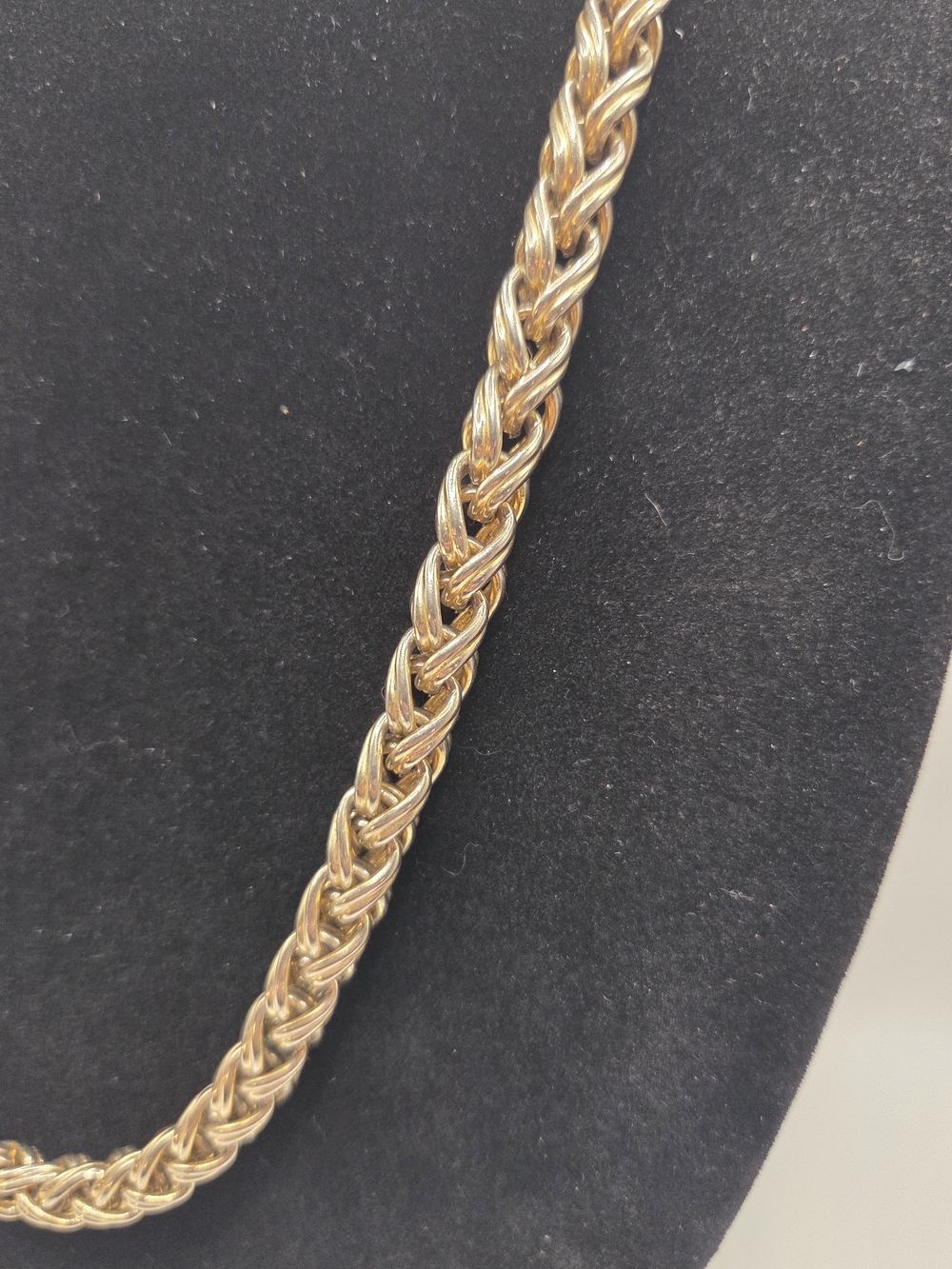 1559. Vintage Gold Tone Double Link Necklace.